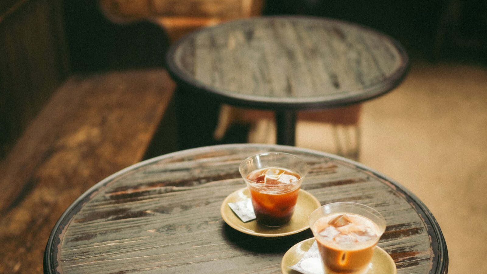 Two cups set out for a first conversation